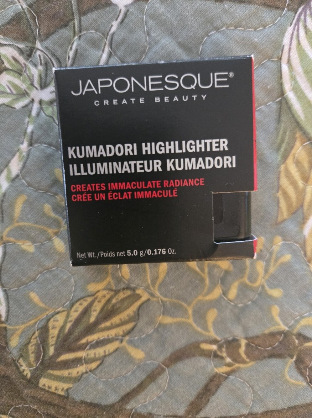 JAPONESQUE Kumadori Highlighter - Black Packaging with Pink/Red Accent